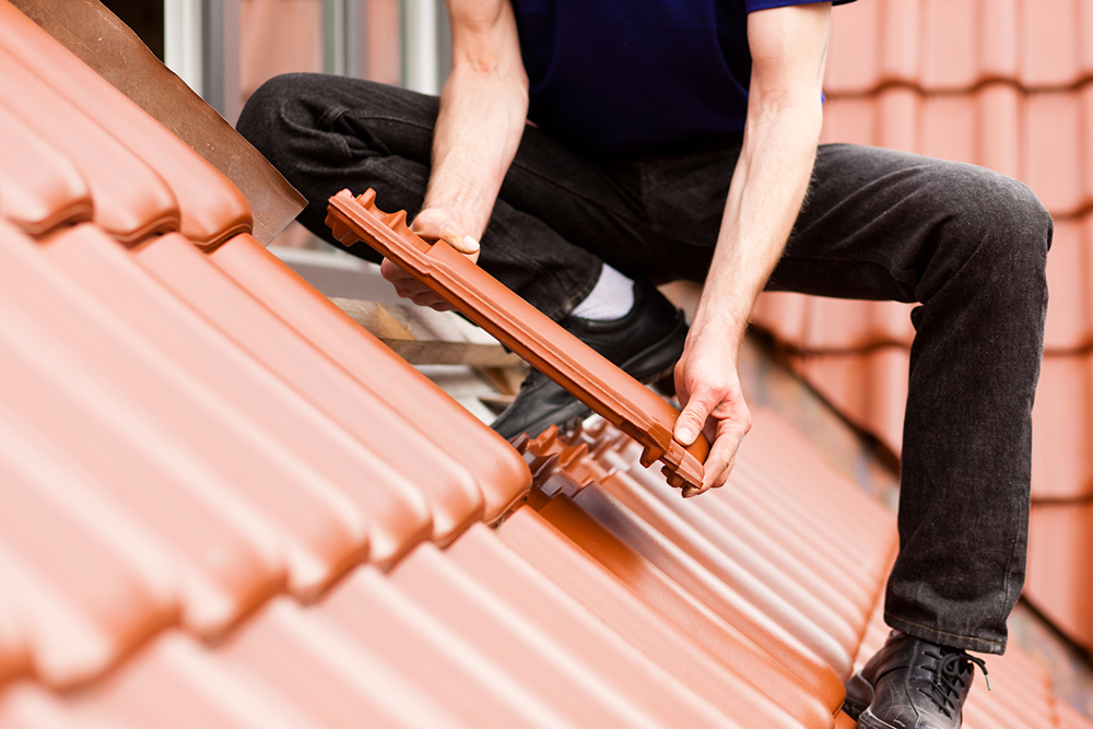 屋根修理の費用相場と業者選びの方法 見積もりを取るときの注意点イメージ