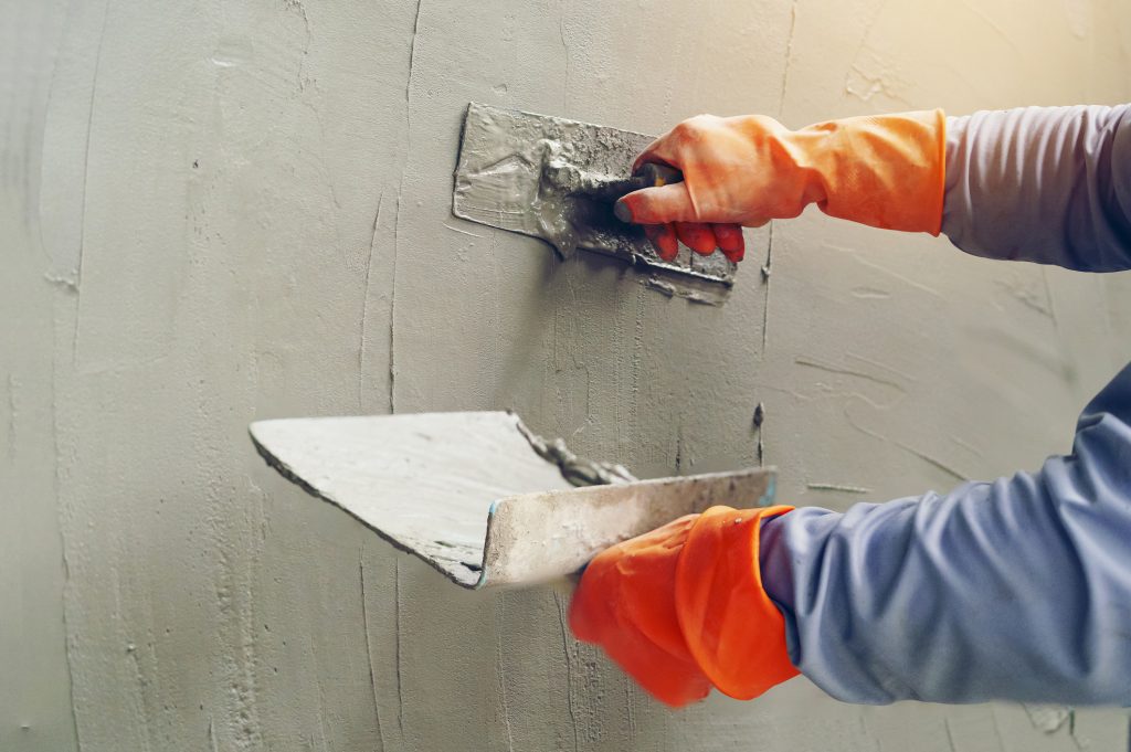 外壁のひび割れの補修　DIYでの手順と業者に依頼する状態の判別方法イメージ
