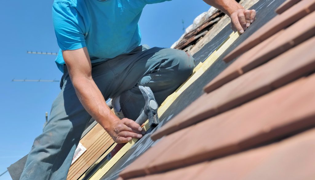 【2022年版】屋根修理の費用相場　見積もりが適正かをチェックする方法も解説イメージ