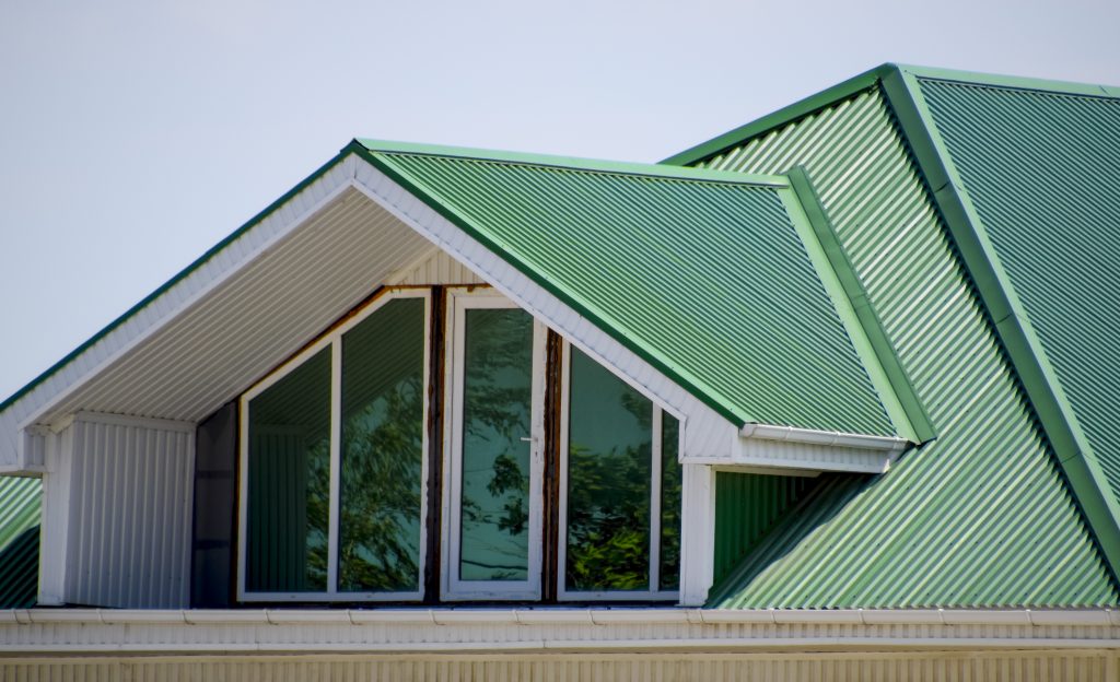 ガルバリウム鋼板とは？屋根に使うときの価格、外壁の種類、デザインを解説イメージ