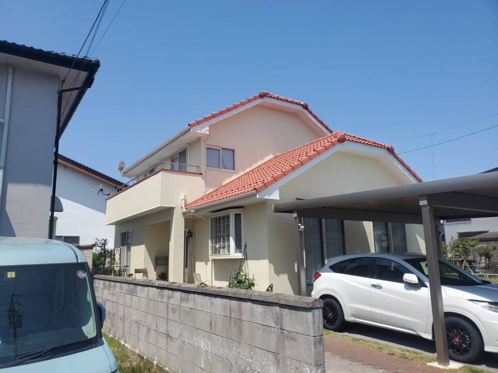 鳥取県米子市／洋風戸建ての外壁塗り替え（ベージュ　ラジカル系）・屋根塗り替え（オレンジ　フッソ系）イメージ