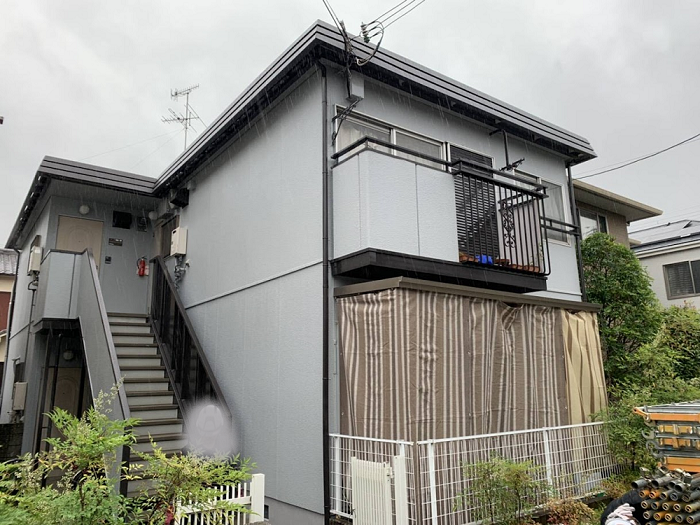 兵庫県伊丹市／洋風戸建ての外壁塗り替え（グレー　フッソ系）・屋根塗り替え（ブラウン　フッソ系）イメージ