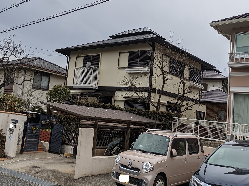 兵庫県神戸市／洋風戸建ての外壁塗り替え（ベージュ　ウレタン系）・屋根塗り替え（グレー　シリコン系）イメージ