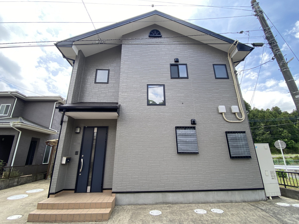 千葉県香取郡多古町/洋風戸建ての外壁塗り替え（グレー系）イメージ