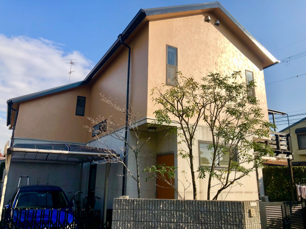 兵庫県伊丹市/洋風戸建ての外壁塗り替え（オレンジ系）・屋根塗り替え（カーボングレー）