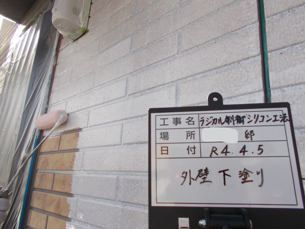 神戸支店M様邸外壁下塗り１