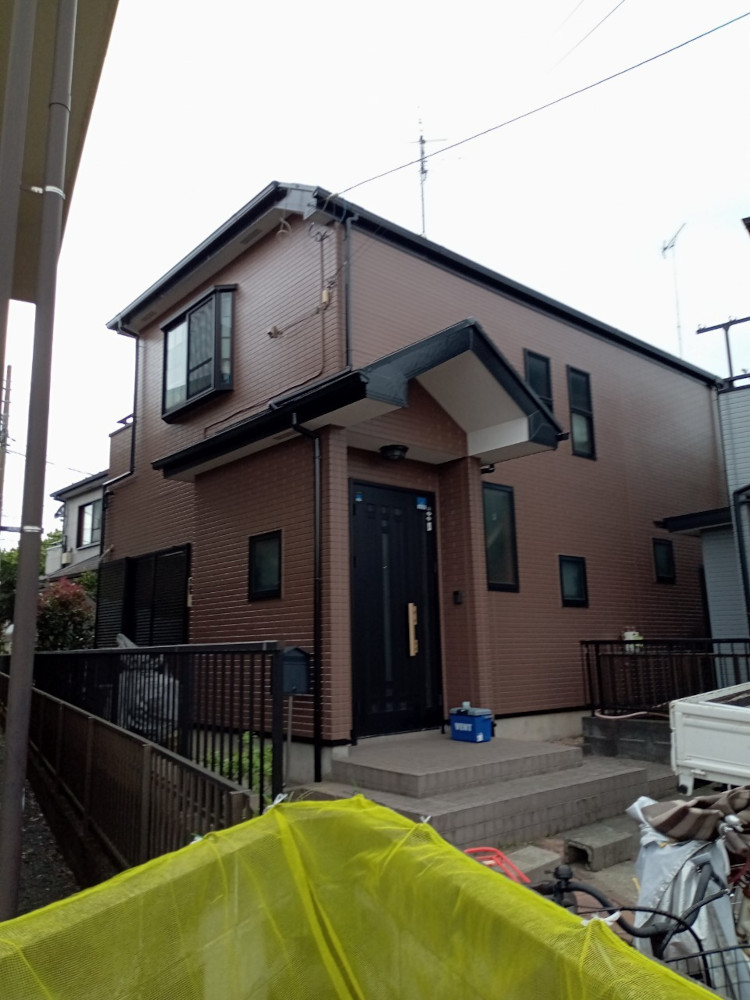 神奈川県相模原市/洋風戸建ての外壁塗り替え（ブラウン系）・屋根塗り替え（カーボングレー）