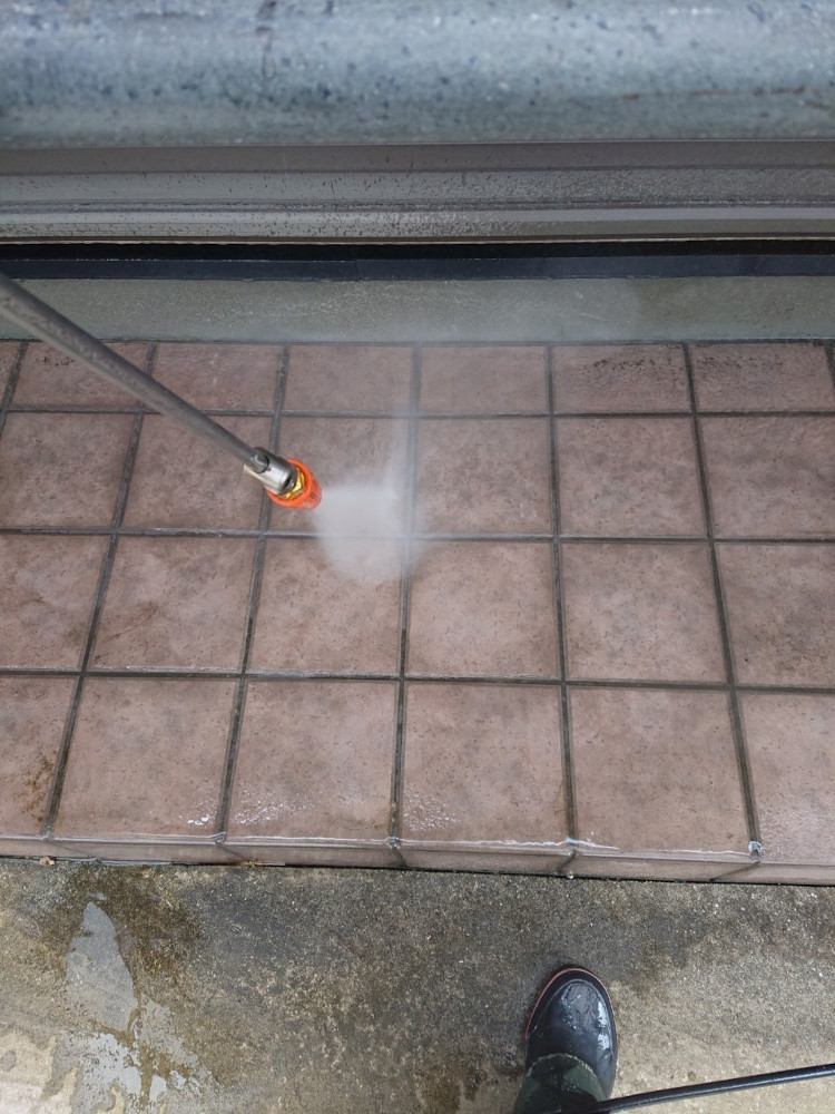 松山支店S様邸玄関タイル洗浄