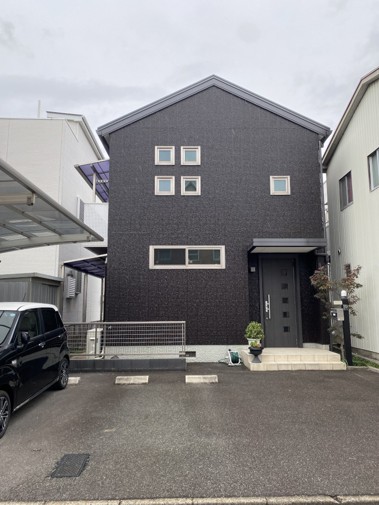 愛知県名古屋市/洋風戸建ての外壁塗り替え（グレー系）イメージ