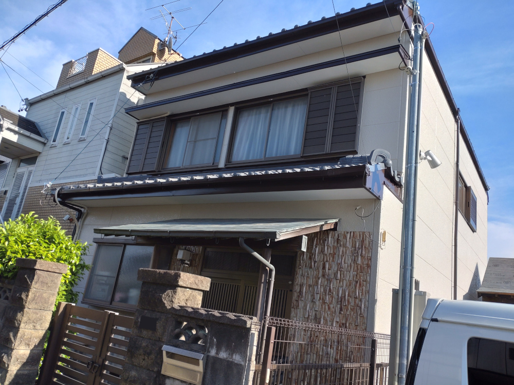愛知県豊橋市/洋風戸建ての外壁塗り替え（ベージュ系）イメージ