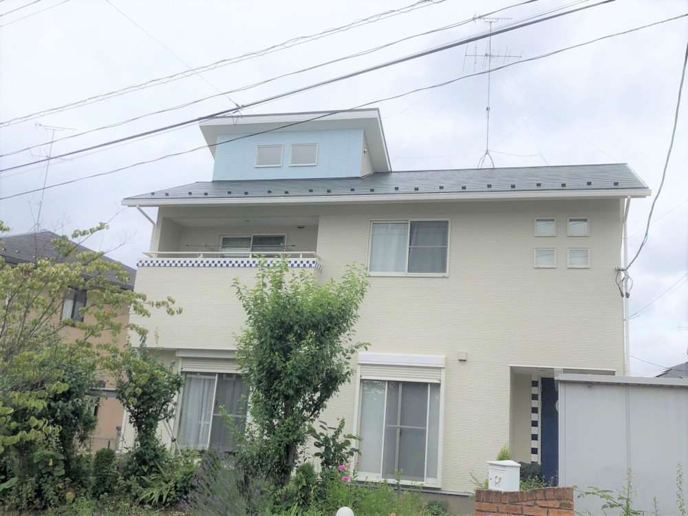 福島県本宮市/洋風戸建ての外壁塗り替え（ベージュ系）・屋根塗り替え（アイビーグリーン）イメージ
