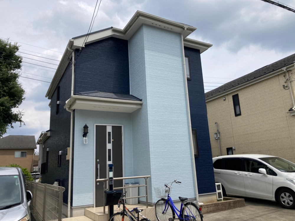 東京都東久留米市/洋風戸建の外壁塗装・屋根塗装 サーモナチュラルグレーとブルーのきれいなツートンカラーに