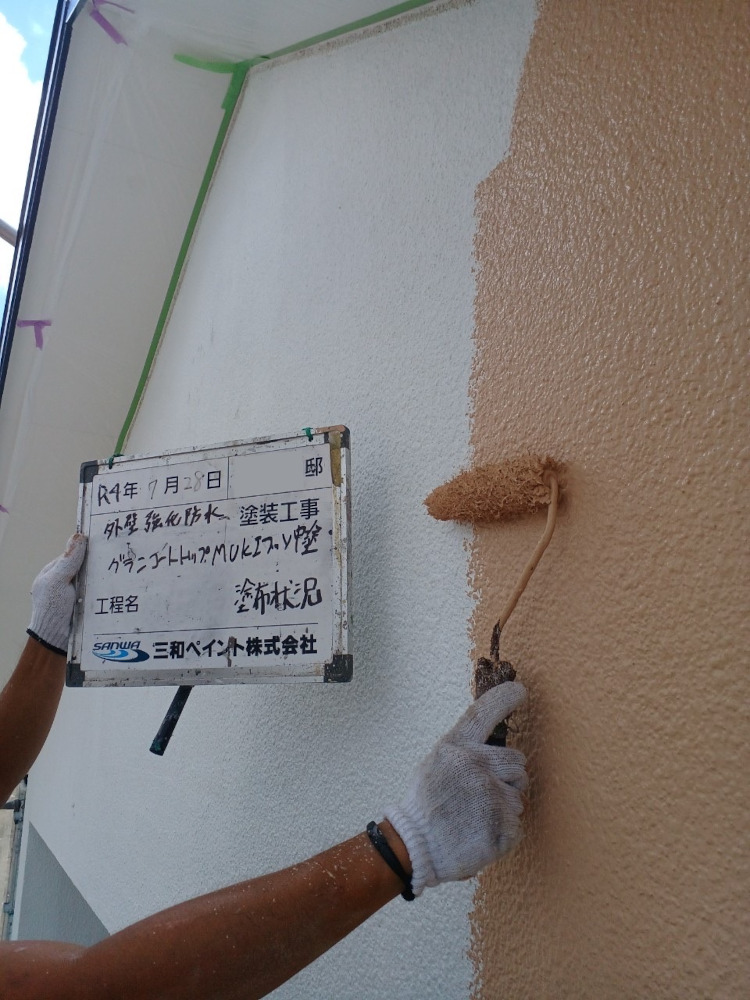 大阪支社W様邸外壁中塗り