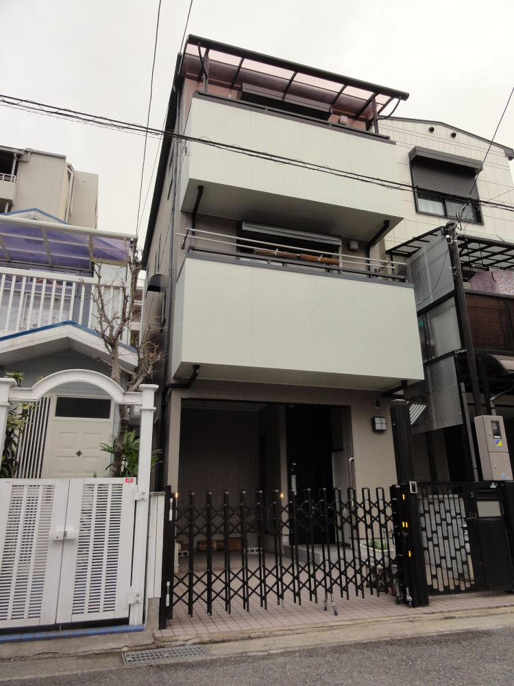 兵庫県神戸市/洋風戸建ての外壁塗り替え（ブラウン・グリーン系）・屋根塗り替え（新ブラウン）