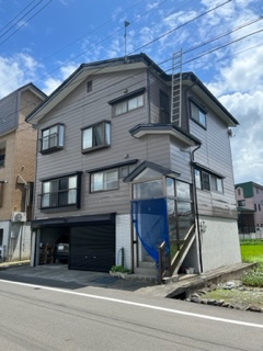 新潟県魚沼市/和風戸建ての外壁塗り替え（ブラウン系）・屋根塗り替え（ネオモスグリーン）