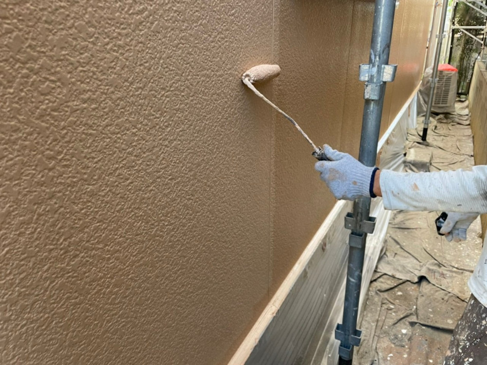 松山支店Y様邸外壁上塗り