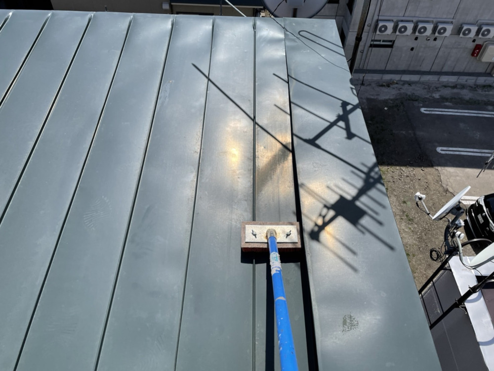 札幌支店I様邸屋根ケレン作業