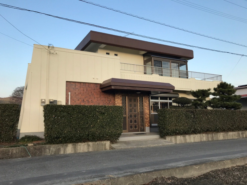 愛媛県四国中央市/洋風戸建ての外壁塗り替え（ベージュ系）イメージ